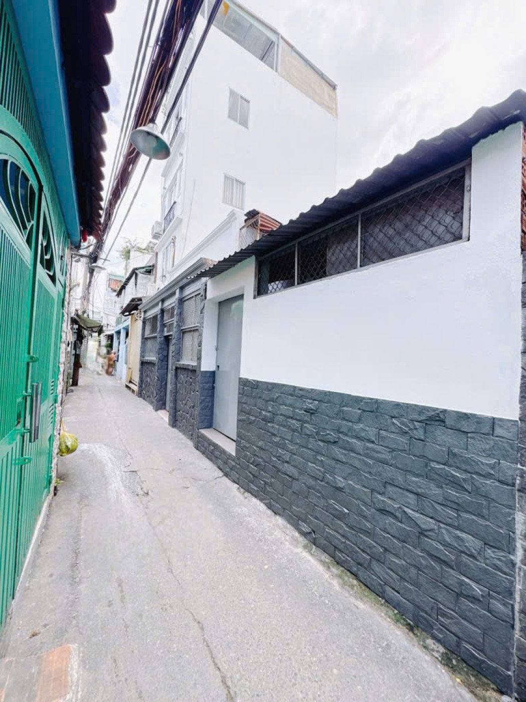 200/21A/24 đường Xóm Chiếu, phường Khánh Hội, Tp.HCM [Nhà bên trái]